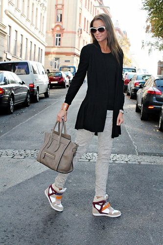 Wedge Sneakers Outfit Ideas: Style, Comfort, and Modern Fashion Guide